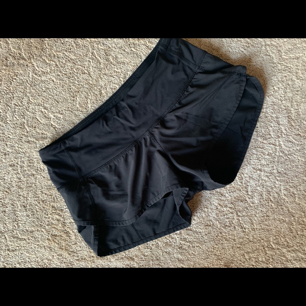 Black lululemon speed up shorts🍋